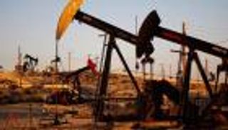 أسعار النفط تقفز متجاهلة هبوط الأسهم والمخاوف من المعروض