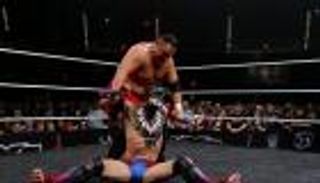 بالفيديو: فين بالور يحتفظ ببطولة NXT بعد فوزه على ساموا جو