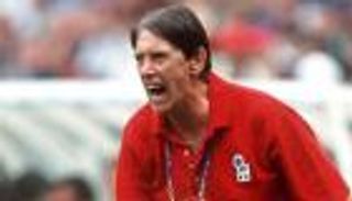 لاعبو الميلان يرتدون الشارات السوداء حزنا على مالديني