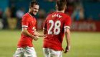 ماتا يبشر جماهير اليونايتد بقرب عودة لوك شو