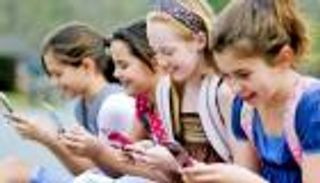 أنقذوا أبناءكم.. دراسة صادمة عن تأثير "الموبايل" على الطلاب