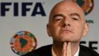 إنفانتينو يتدخل لحل أزمة نهائي كأس فلسطين