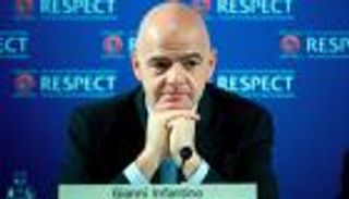 الشرطة السويسرية تداهم مقر "يويفا" بحثًا عن إدانة إنفانتينو