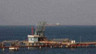 ليبيا تخطط لتحميل 4 شحنات نفط من مرسى الحريقة في مايو