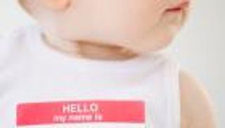 إنفوجراف.. 8 نصائح لاختيار الاسم المناسب للمولود