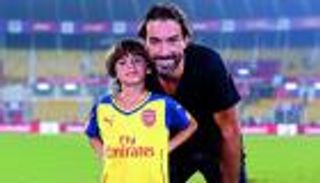 نجل اللاعب السابق روبير بيريز يتعاقد مع أرسنال