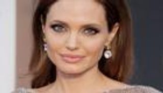 الأطباء لأنجلينا جولي: أنتِ ممنوعة من العمليات التجميلية