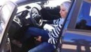 النصب على شبيهة انتحارية باريس المغربية يعيدها للأضواء مجددا