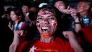 معارضة ميانمار تكتسح والجيش يُفسح طريق الديمقراطية