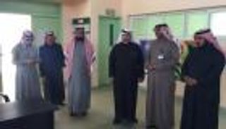 السعوديون يصوّتون في أول انتخابات تشارك فيها النساء