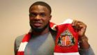 سندرلاند يحل أزمته الهجومية بالنيجيري إنيتشيبي