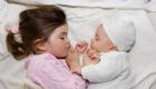 كم عدد الساعات المناسبة لنوم طفلك؟