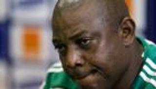 وفاة أسطورة الكرة النيجيرية ستيفن كيشي