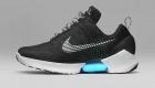  بالفيديو.. "نايكي" تكشف عن أول حذاء يربط نفسه