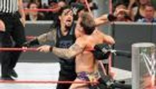 نزال رباعي لتحديد بطل "WWE العالمي" الجديد