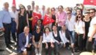 بالصور.. "مهند "و"السلطان سليمان" أبرز مشاهير مليونية تأييد أردوغان