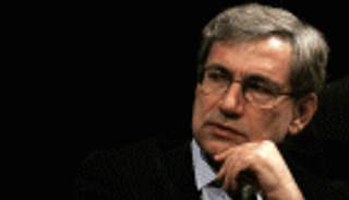 كاتب تركي حائز على نوبل يرفض إسكات المعارضة بتهمة إهانة أردوغان