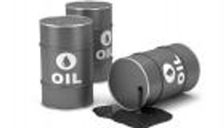 النفط يهبط مع تهوين محللين من أثر احتمال تثبيت الإنتاج