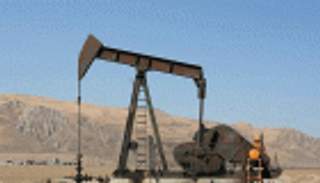النفط يواصل الصعود مع هبوط الدولار