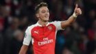 تسريب شروط غريبة في عقد أوزيل مع أرسنال