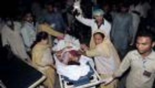 مقتل 65 وإصابة 280 في تفجير انتحاري بباكستان تبنته طالبان