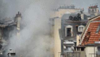 بالصور.. انفجار وسط باريس يثير الذعر