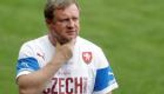 استقالة مدرب التشيك بسبب آنجي الروسي