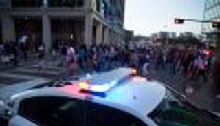 احتجاجات "ميلووكي" الأمريكية .. إطلاق نار وإصابة شرطي