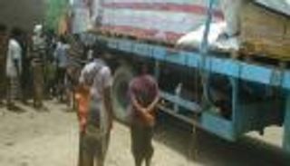 الإمارات تسلم مواد إغاثية وإيوائية لسكان أبين اليمنية