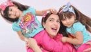 بالصور.. ميرنا وليد مع بناتها "آخر شقاوة"