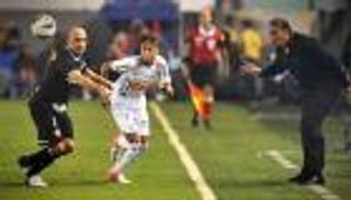 عناق يطوي صفحة الخلاف بين نيمار ومدرب البرازيل