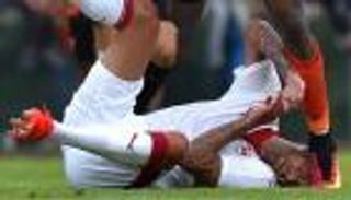 مينيز يتعرض لقطع أذنه في بداية عهده مع بوردو