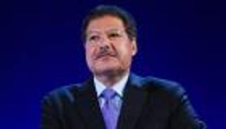 فنانون ينعون 