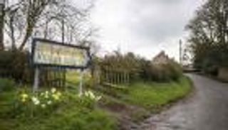 بالصور.. قرية إنجليزية للبيع بـ20 مليون استرليني  