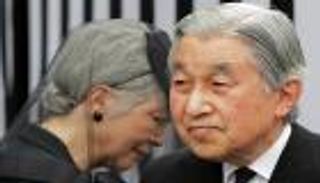 بالصور .. اليابانيون في حالة صدمة بعد خطاب الإمبراطور