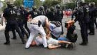 الشرطة الفرنسية تفض مشاجرة بين جماهير بولندا