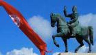 "بورقيبة" يعود لوسط تونس بعد غياب 28 سنة