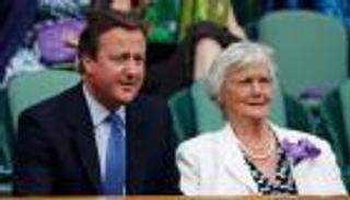 بالصور.. رئيس وزراء بريطانيا يصطحب والدته لحضور نهائي ويمبلدون