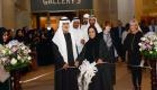 نهيان بن مبارك ولبنى القاسمي يفتتحان معرض مشاريع تخرج في جامعة زايد