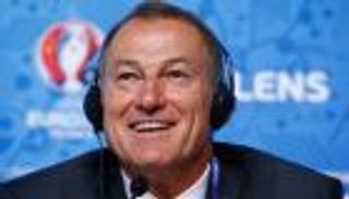 مدرب ألبانيا يستعيد ذكريات انتصار 2015 قبل مواجهة فرنسا