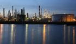 النفط يهبط بفعل إشارات التباطؤ وتأقلم