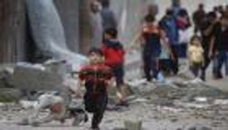 بالفيديو.. شاهد ماذا يعمل أطفال غزة بسبب الفقر