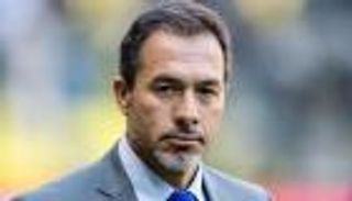 رسميًا.. الأوروجواياني جوستافو مدربًا للهلال السعودي