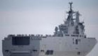 حاملة الطائرات ميسترال تغادر فرنسا في طريقها لمصر