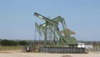 عقود النفط الآجلة في التعاملات الآسيوية تهبط لسببين.. ما هما؟