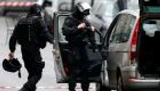 مغامرة صحفية.. 6 أشهر بين الإرهابيين في باريس