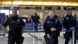 مطار لوس أنجلوس يعزز إجراءات الأمن بعد تحطم طائرة مصر