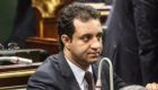 نجل مرتضى منصور يغادر البرلمان المصري بأمر القضاء