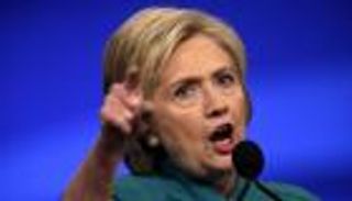 كلينتون لترامب: لست صوتنا وسنبني جدارا بينك وبين الرئاسة