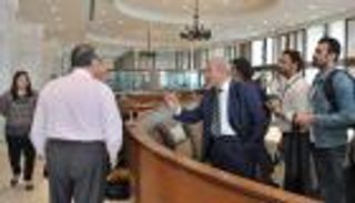 أثرى رجل في الجزائر يواجه العزلة